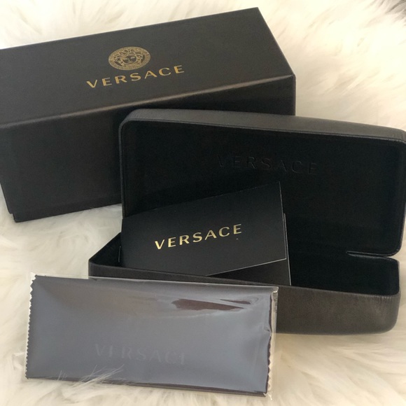 Versace sunglass case with polishing cloth - Picture 2 of 2